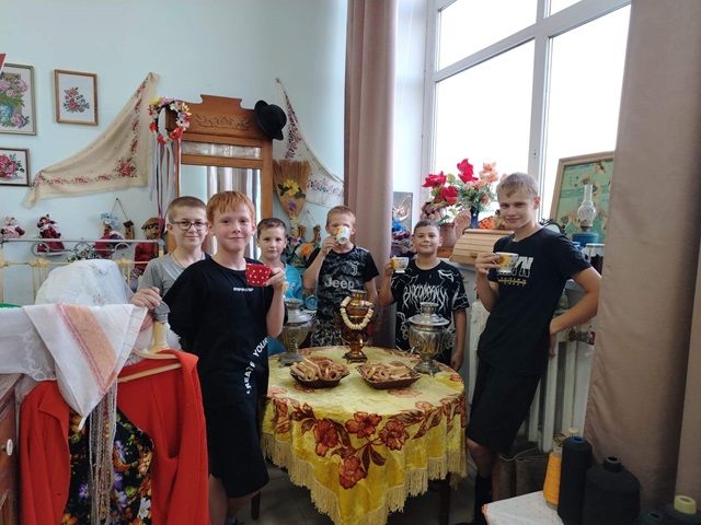 В Плато-Ивановском СДК состоялась познавательная программа " Самовар - символ России"